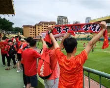  橄榄球总决赛掀起高潮，关中白虎队大胜关东天狼队，战至最后一刻——冲刺阶段不容有失