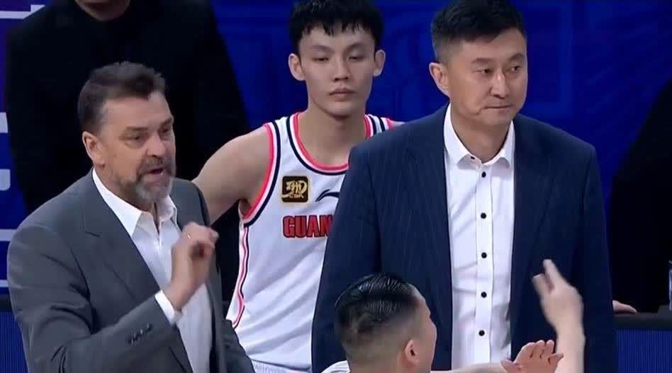 包含转折点！英格兰国家队再遭质疑；CBA季后赛最后时刻攻防权衡；球迷炸锅；团队化学反应显著的词条